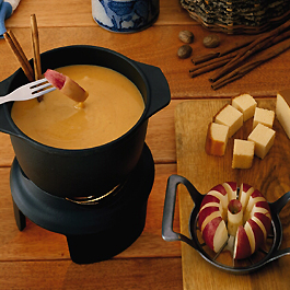 Wisconsin Cheddar and Apple Fondue